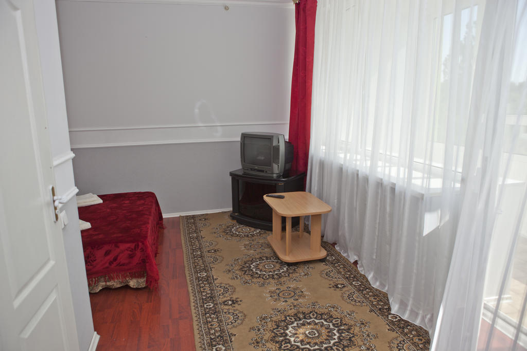 Pectoral On Khortytsia Zaporizhia Room photo